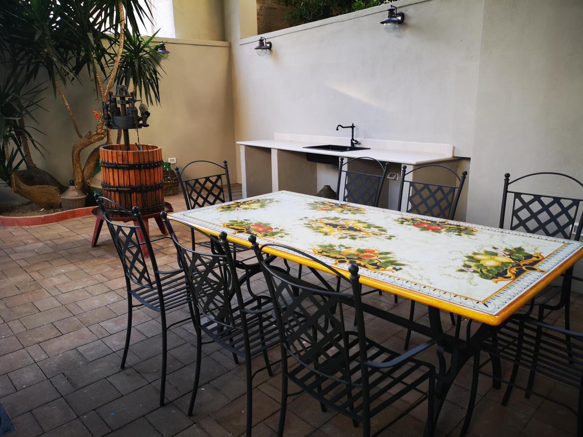 Palazzo Lagioia 2: Prestigioso Miniappartamento Triggiano Exterior foto